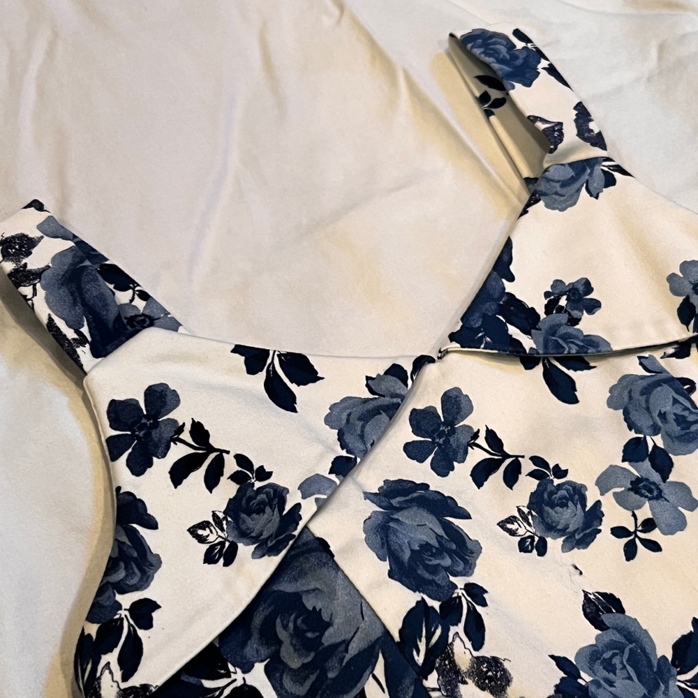 Sleeveless Dress with Blue florals for Girl